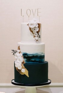 wedding photo - Dark Wedding Cakes