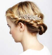 wedding photo - How To Properly Select Bridal Hair Accessories