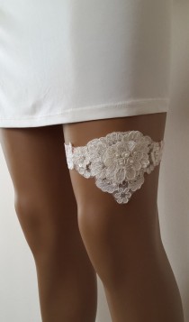 wedding photo -  toss garters, pink lace, wedding garters, bridal accessores, garter suspander, free shipping!