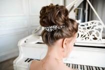 wedding photo - Bridal headpiece - Crystal and Pearl Bridal headpiece - Bridal hair comb - Wedding headpiece - Jeweled headpiece