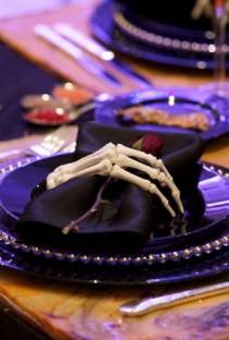 wedding photo - Halloween Dinner Decoration Ideas