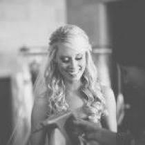 wedding photo - 10 Things Every Bride Is Thinking At The Altar