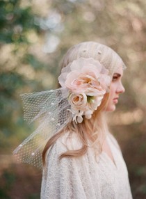 wedding photo - Stylish And Sophisticated Birdcage Veils -