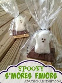 wedding photo - Spooky S'mores Favors (Under $1 Each!)