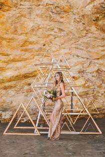 wedding photo - Metallic Wooden Triangle Backdrop 