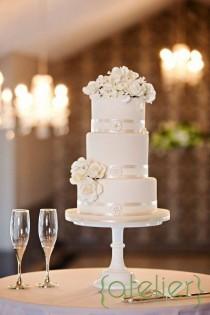 wedding photo - Amazing Floral White Cake