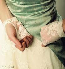 wedding photo - Wedding gloves - Off-white fingerless lace gloves - Bridal lace gauntlets