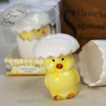 wedding photo - Baby Chick Salt and Pepper Shaker Baby Birthday Party Souvenirs