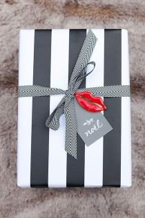 wedding photo - The Art Of Gift Wrap