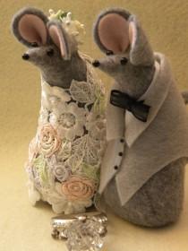 wedding photo - Mr and Mrs Mouse Wedding Cake topper  decoration/ guest book