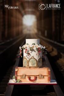 wedding photo - Vintage Train Wedding Cake