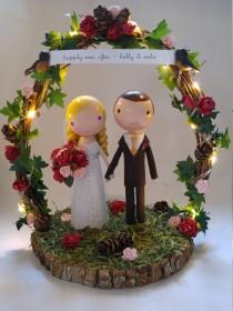wedding photo - twinkle lights wedding cake topper with wood slab & twiggy arch