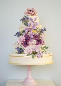 wedding photo - 20 Delightful Wedding Cake Ideas For The 1950s Loving Bride