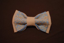 wedding photo - Men's bow ties Embroidered beige blue bow tie Brodé noeud papillon bleu beige Gestickte beige blau Fliege pajarita azul bordado color beige