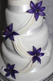 wedding photo - Purple Lily Wedding Cake!