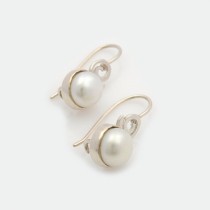 wedding photo -  Small silver Pearl earrings, silver drop earrings, short dangle earrings, minimalist earring, Unique gift for woman, silver drop earrings