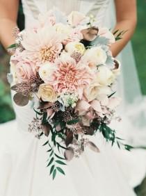 wedding photo - Wedding Ideas: How To Create Loose, Airy Wedding Bouquets