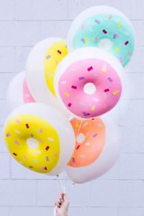 wedding photo - DIY Donut Balloons