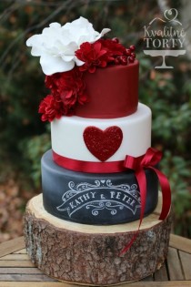 wedding photo - Red And Chalkboard Wedding Cake