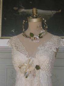 wedding photo - Cotton lace Ivory and Ombre Green Wedding Gown low back and buttons