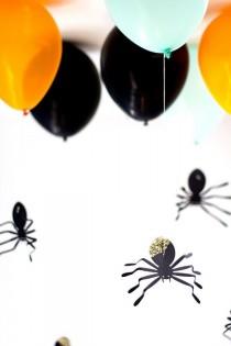 wedding photo - DIY Hanging Spider Balloons For Halloween