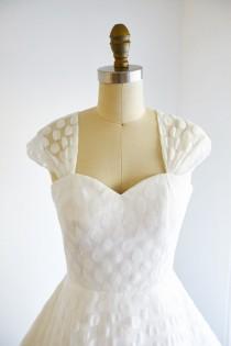 wedding photo - Vintage Cap Sleeves Polka Dots Lace Wedding Dress Short Tea Length Bridal Gown