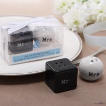 wedding photo -  Beter Gifts® Black and & White Couple Pepper Shaker Wedding Favor