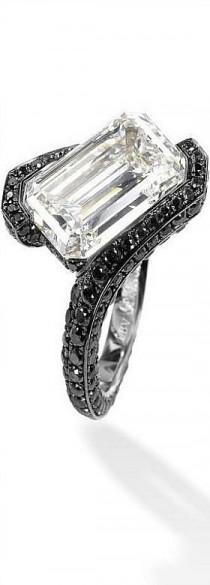 wedding photo - De GRISOGONO ♥✤A One-of-a-kind High Jewellery Ring With An Emerald Cut White