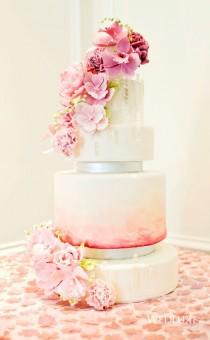 wedding photo - 15 Fabulous Ombre Wedding Cakes