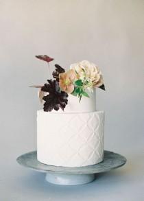 wedding photo - Organic And Simple Wedding Cake Inspiration