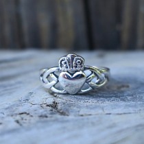 wedding photo - SALE Vintage 925 Sterling Silver Claddagh Ring