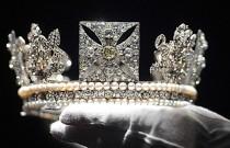 wedding photo - Queen's Diamonds Go On Display