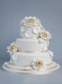 wedding photo - Pretty Tasty Wedding Cakes And Favours