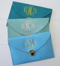 wedding photo - Clutch Purse with Detachable Chain Monogram Gifts Bridesmaid Gift