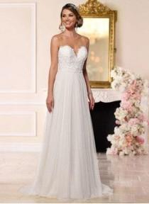 wedding photo - A-Line/Princess Scoop Neck Court Train Tulle Wedding Dress With Appliques Lace