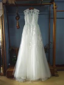 wedding photo - Aliexpress.com : Buy A line/Princess Floor Length Ivory Tulle Wedding Dress with Lace Made to Measure Bridal Gown from Reliable wedding dress modest suppliers on Gama Wedding Dress