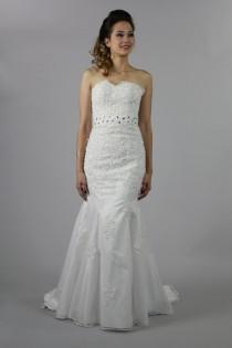 wedding photo - Elegant White Sweetheart Backless Wedding dress with  Lace Crystal Beaded Mermaid Style