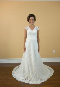 wedding photo - New Design Sexy A-Line Lace Open Back Wedding Dress with Rhinestone Belt Decoration White Wedding Gown