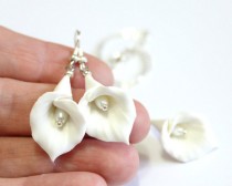 wedding photo -  White Calla Lilies dangle earrings - floral long drop earrings, White Calla Lilies, Wedding Earrings, Calla Lilies Bridesmaid Earrings