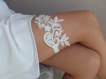 wedding photo -  free ship ivory lace garter , bridal garter, floral garter, garter, floral garter, toss garter, wedding garter