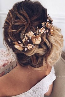 wedding photo - 55 New Romantic Long Bridal Wedding Hairstyles To Try