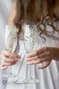 wedding photo -  Fashion wedding champagne glasses / Peacock Feather champagne flutes /white wedding bride and groom champagne flutes