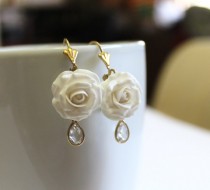 wedding photo -  White rose Drop Earrings, White flower drop earrings, White jewelry, White rose Wedding Earrings, White Bridesmaid Jewelry, Bridal Flowers