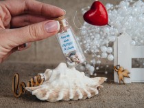 wedding photo -  personalized wedding favors Wedding favours Beach wedding bottle Mini beach theme gifts Save the date Cute seashell wedding favors