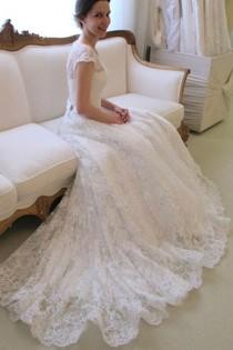 wedding photo - Scoop Neck Short Sleeve A-Line Lace Wedding Dress WD043