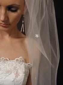wedding photo - Wedding veil. Bridal veil with scattered daisies. Past elbow bridal veil 34" length with scattered daisies.