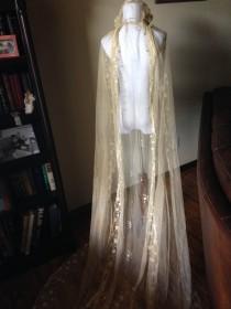 wedding photo - CLEARANCE!!!!!!    Splendid Antique Victorian Princess Lace Wedding Veil