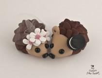 wedding photo - Hedgehogs Wedding Cake Topper with Daisies