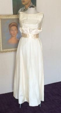 wedding photo - Vintage Wedding Dress - 1950s Priscilla of Boston - Bonwit Teller - Ivory Organza Wedding Gown - 32 Bust