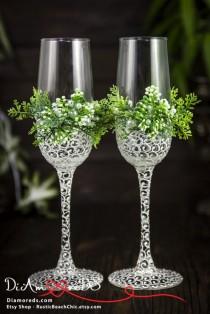 wedding photo -  Green and White Garden Toasting Flutes